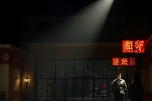 剧集《长夜电报局》画面，深夜营业的电报局窗口