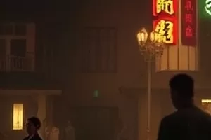 剧集《折叠的夏天》画面，海边小镇的旧码头